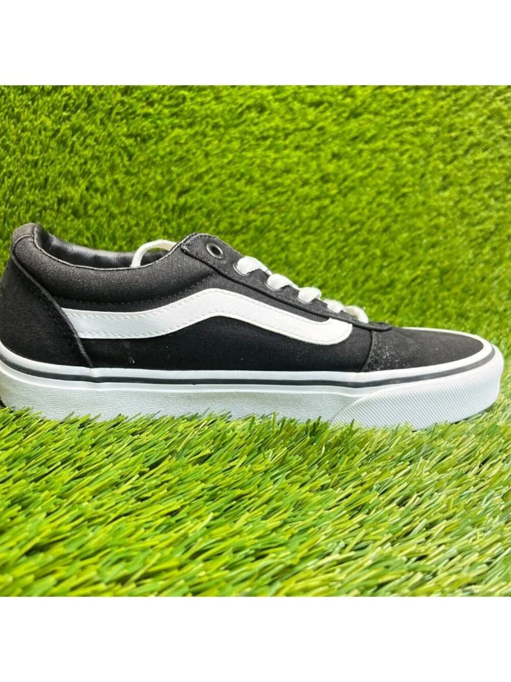 Vans Ward Womens Size 7 Black White Athletic Walking Skateboard Shoes Sneakers